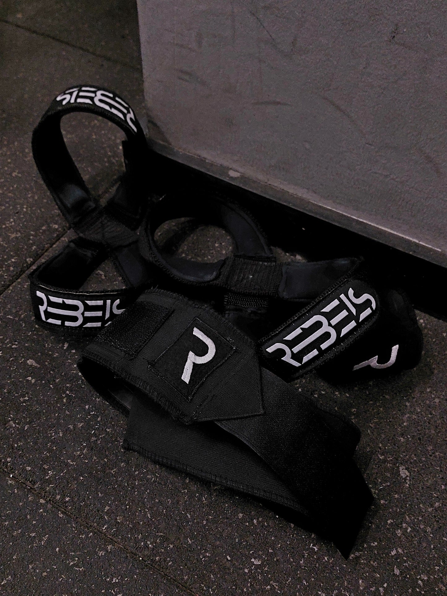 Bundle: Rebels wrist wraps + ∞-straps